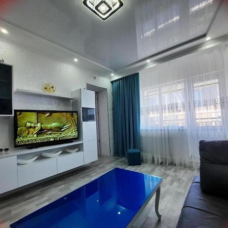 Apartment Desi With Sea View On The Beach In Batumi Exterior foto