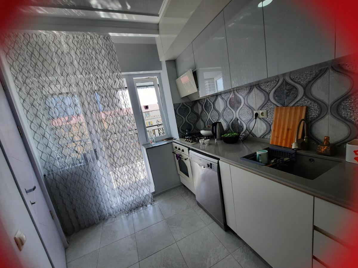 Apartment Desi With Sea View On The Beach In Batumi Exterior foto