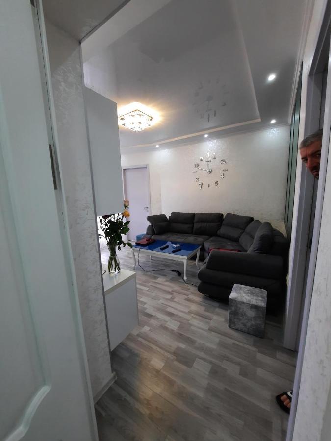 Apartment Desi With Sea View On The Beach In Batumi Exterior foto