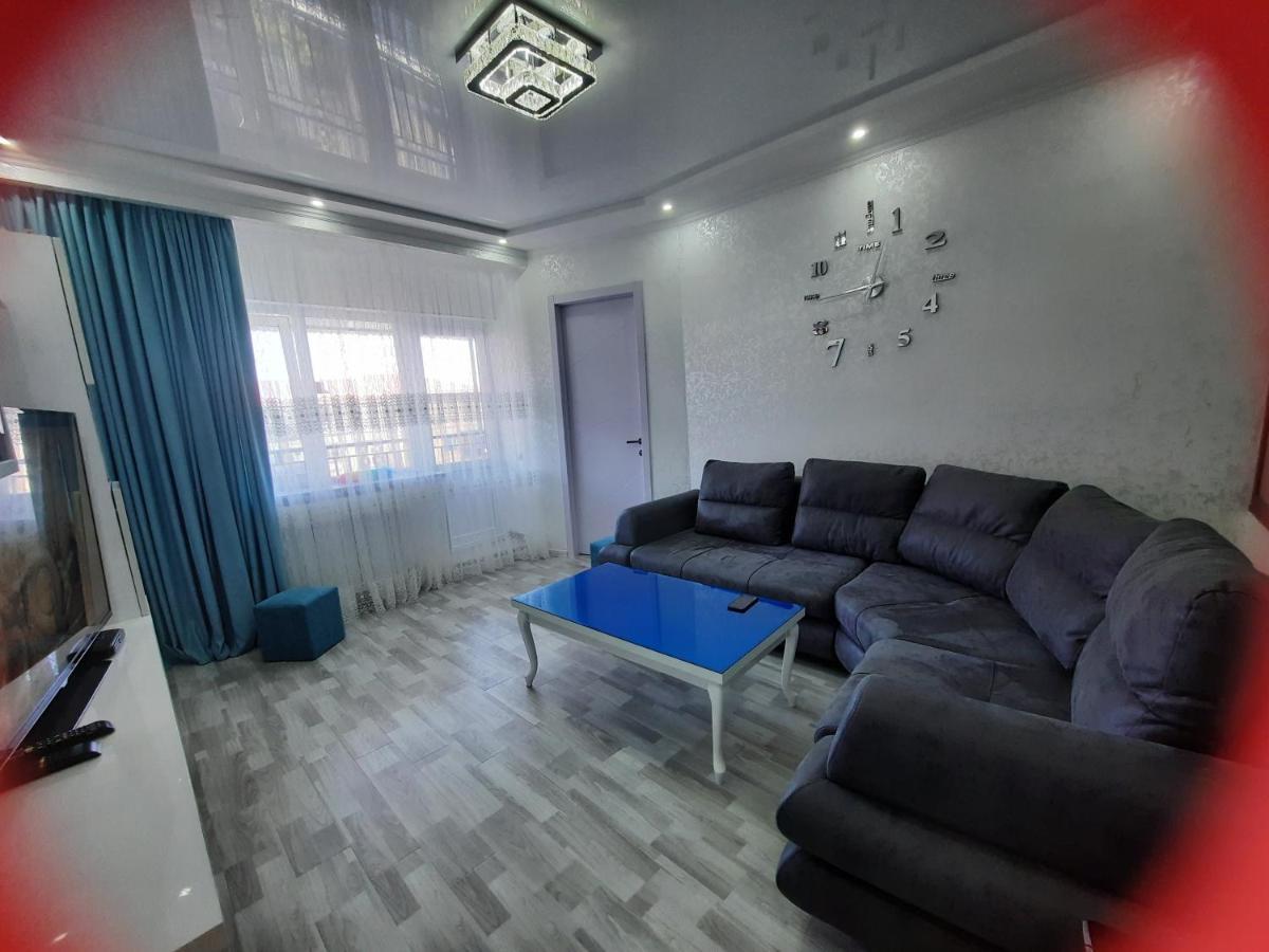 Apartment Desi With Sea View On The Beach In Batumi Exterior foto