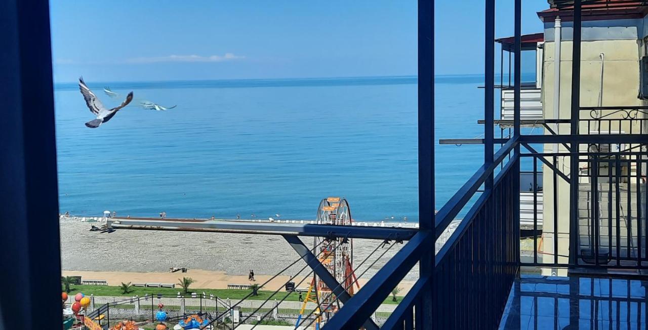 Apartment Desi With Sea View On The Beach In Batumi Exterior foto