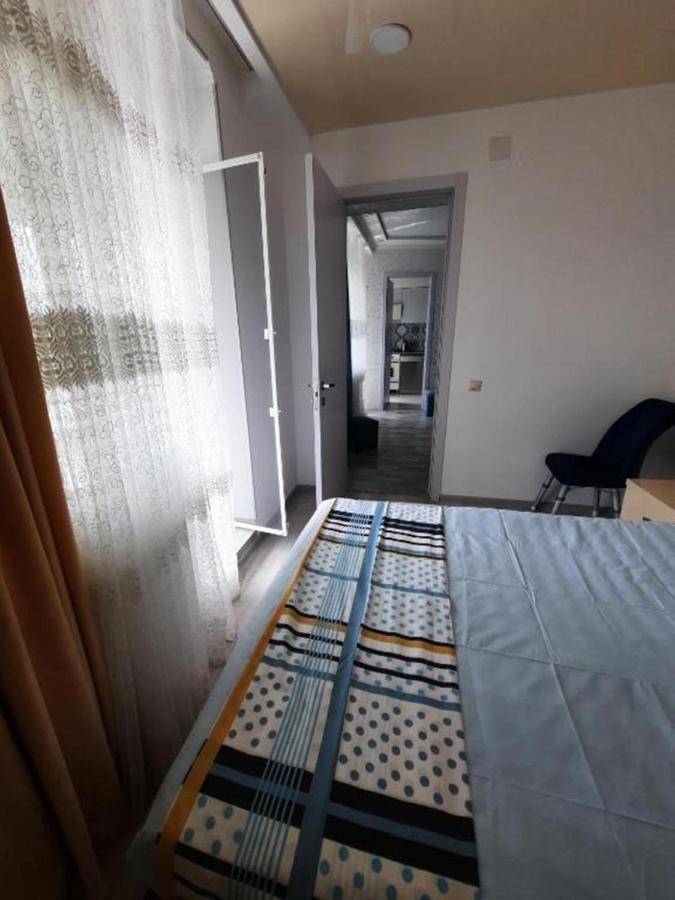 Apartment Desi With Sea View On The Beach In Batumi Exterior foto
