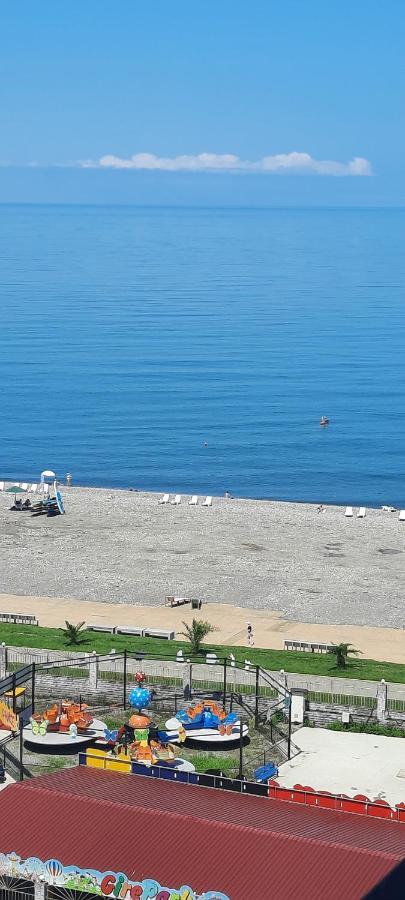 Apartment Desi With Sea View On The Beach In Batumi Exterior foto
