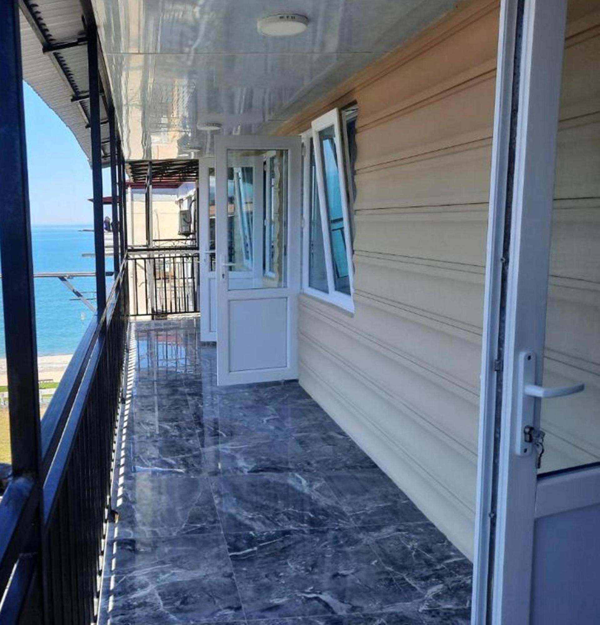 Apartment Desi With Sea View On The Beach In Batumi Exterior foto