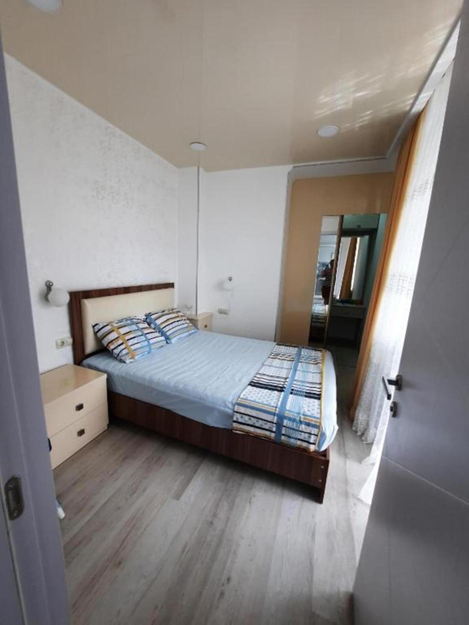 Apartment Desi With Sea View On The Beach In Batumi Exterior foto